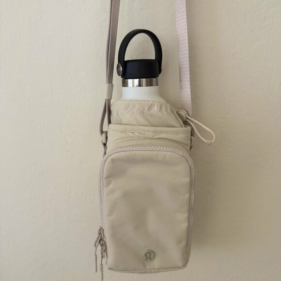 Water Bottle Crossbody with Front Pocket 2L - Lululemon - Picture 5 of 6